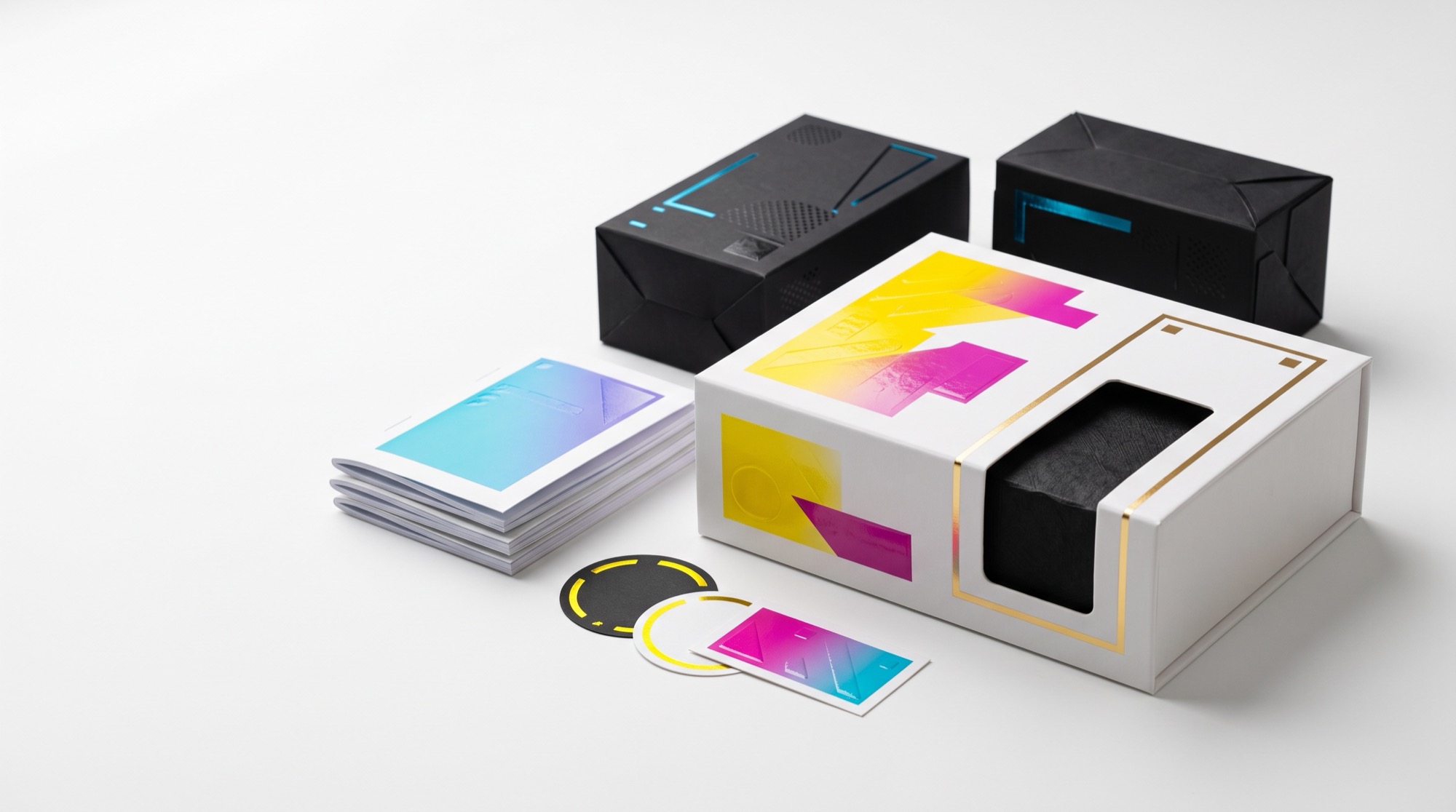 Packaging stampato e nobilitato con vernice UV a rilievo, lamina e fustellatura digitale
